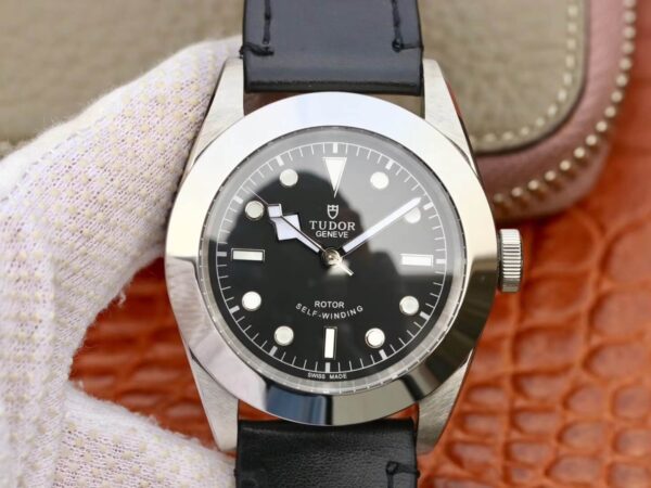 Tudor Black Bay M79540-0007 TW Factory Hot Replica Watches Black Strap - Hot Replica Watches