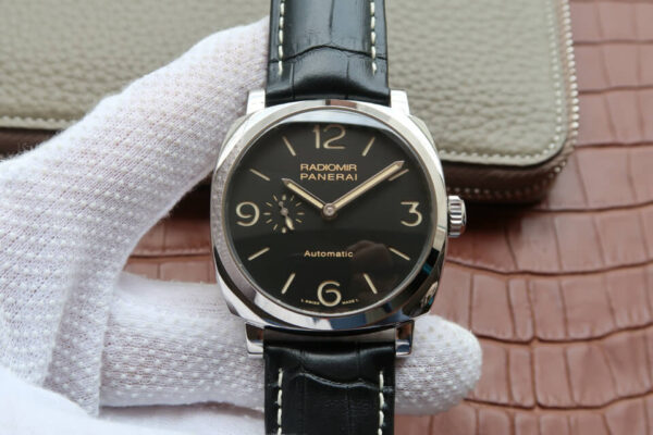 Panerai Radiomir PAM00572 VS Factory Hot Replica Watches Black Strap - Hot Replica Watches