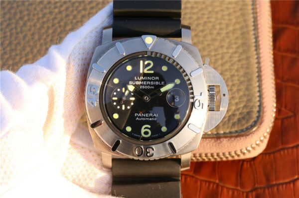 Panerai Submersible PAM 00194 VS Factory Hot Replica Watches Black Strap - Hot Replica Watches
